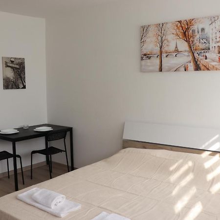 דירות בלגרד Apartman Lena Banovo Brdo מראה חיצוני תמונה