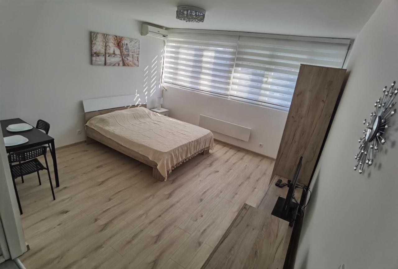 דירות בלגרד Apartman Lena Banovo Brdo מראה חיצוני תמונה