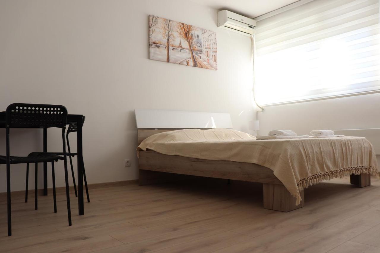 דירות בלגרד Apartman Lena Banovo Brdo מראה חיצוני תמונה