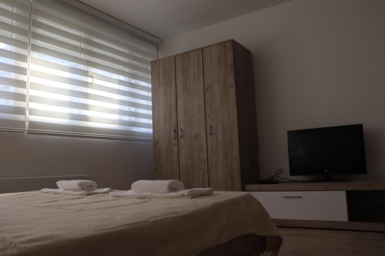 דירות בלגרד Apartman Lena Banovo Brdo מראה חיצוני תמונה